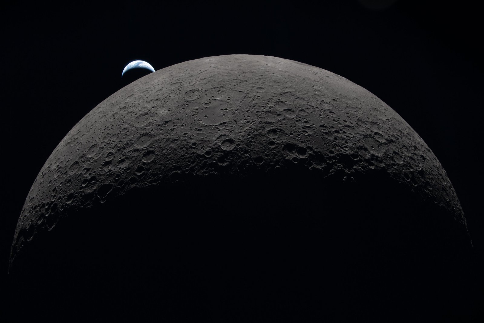 NASA Artemis Close Lunar Pass Signals Major US Space Leap