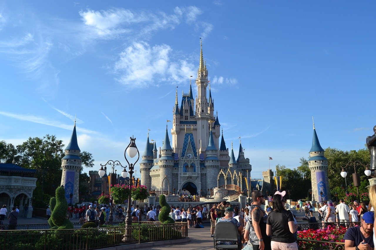 Disneyland Tests Facial Recognition at Entry—Faster Access or Privacy Trade-Off?