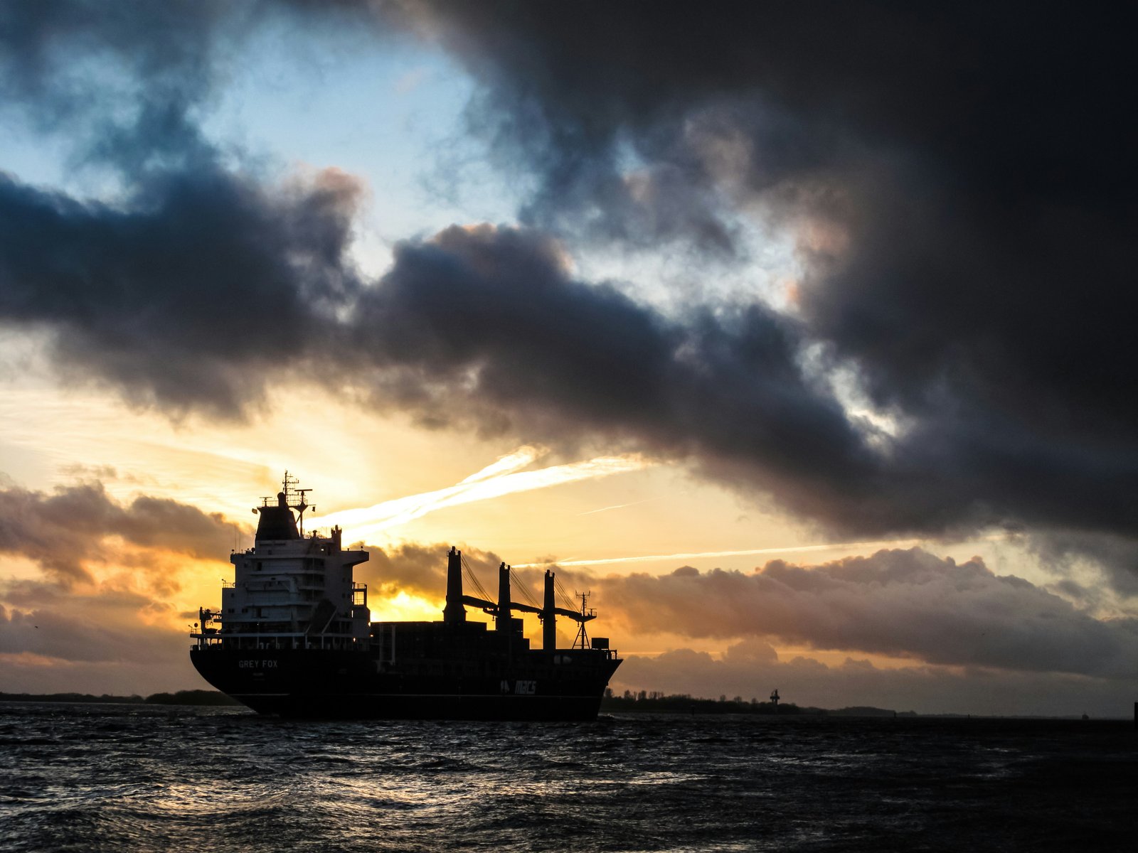 Trump Iran Deal Fallout US Tensions Rise, Oil Prices Jump 4%